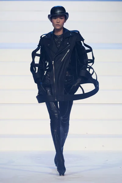 Look 28